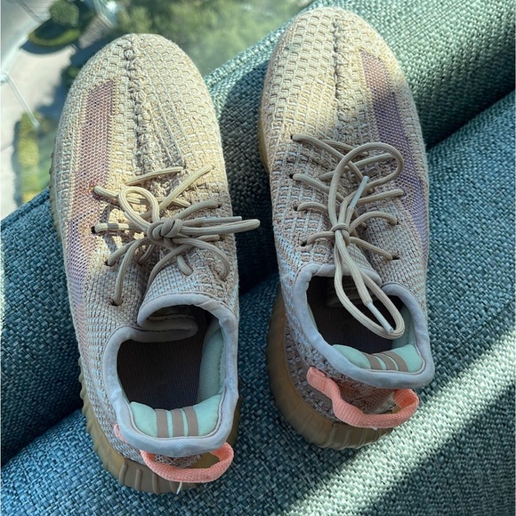 2 pair of Yeezy Boost 350 V2 - Picture 12 of 16